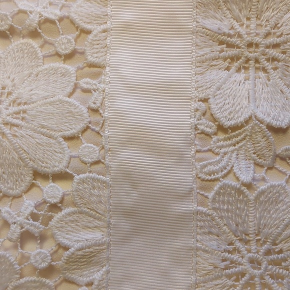 ModCloth White Ivory Floral Lace Short Sleeve Scallop Mini Dress Size 12 - Picture 5 of 9